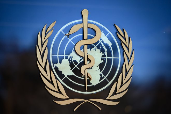 Logo Svetovne zdravstvene organizacije na sedežu v Ženevi.<br />
 Foto Fabrice Coffrini Afp
