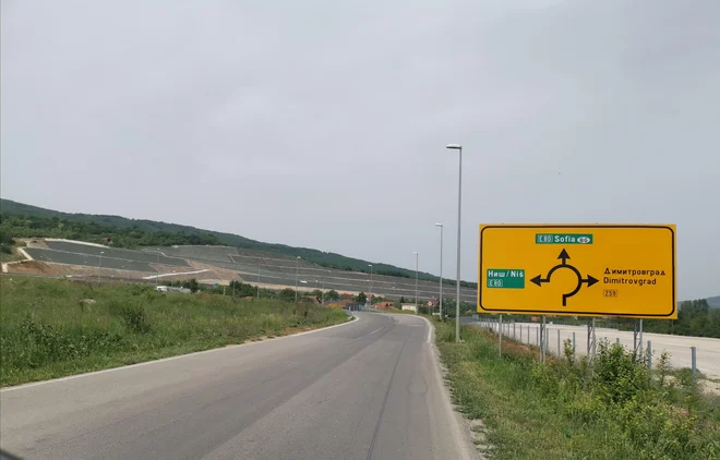 Tik pred bolgarsko mejo, ceste so povsem prazne. Foto Milena Zupanič