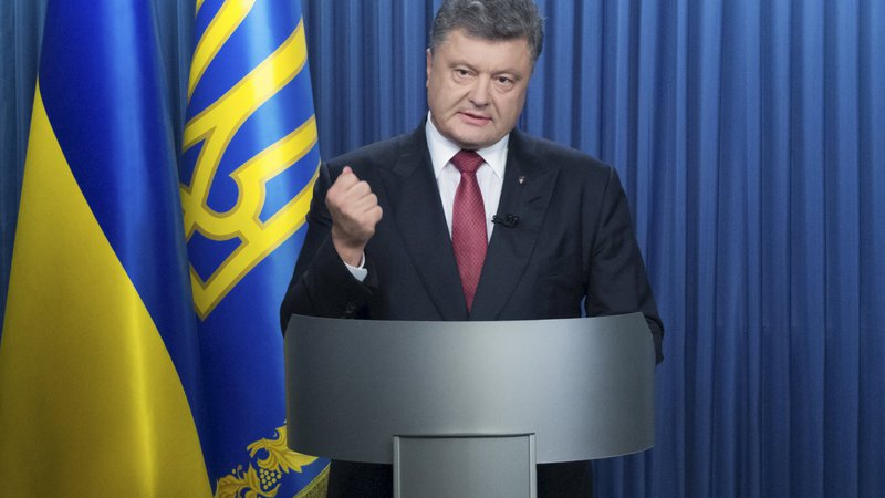 Fotografija: Ukrajinski neodvisni poslanec Andrij Derkač je objavil zapis telefonskih pogovorov med ljudmi, ki imajo glasove podobne Porošenku (na fotografiji), Bidnu in Kerryju. Foto: Reuters 