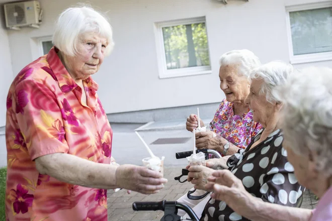 Sprejemanje novih stanovalcev domov za starejše bi se začelo začelo 25. maja. FOTO: Voranc Vogel