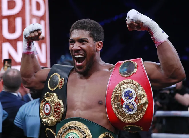 Anthony Joshua sodi v vrh težke kategorije boksa. FOTO: Reuters
