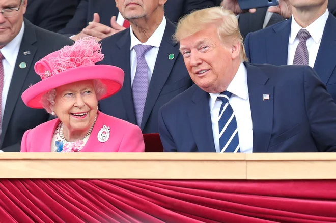 Kraljica Elizabeta II. pripada močni generaciji, ki se je bila prisiljena bíti in upreti zlu. Foto: Reuters