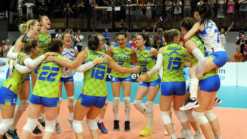 Fotografija: Slovenske odbojkarice so se zasluženo veselile uvrstitve v finale srebrne evropske lige. FOTO: Aleš Oblak/CEV