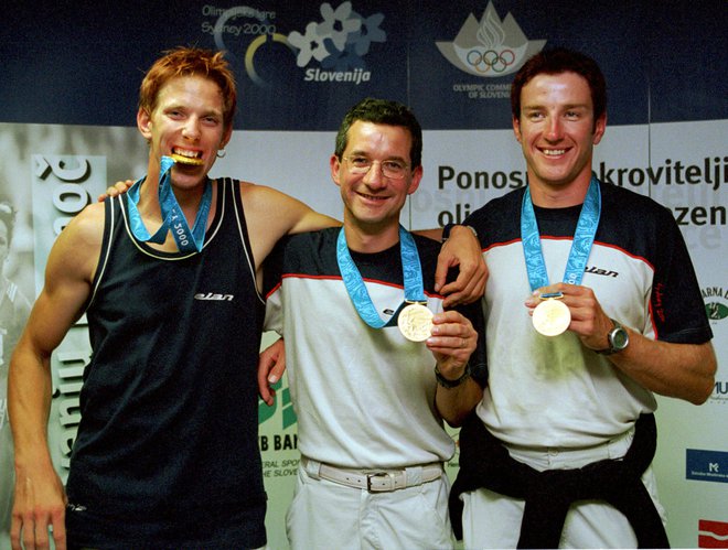 Zgodovinska sobota, 23. septembra 2000. Prvo olimpijsko zlato kolajno za samostojno Slovenijo sta osvojila Luka Špik (levo) in Iztok Čop (desno), nekaj ur za tem je zmagal še Rajmond Debecev. FOTO: Tomi Lombar/Delo