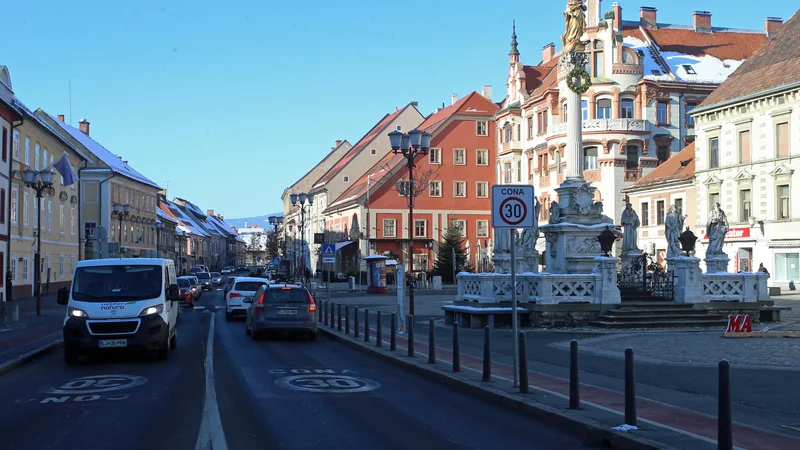 Fotografija: Maribor, mesto, ki išče pametne rešitve za prebivalstvo, ponuja izobraževalni program Menedžment pametnih mest. FOTO Tadej Regent/Delo