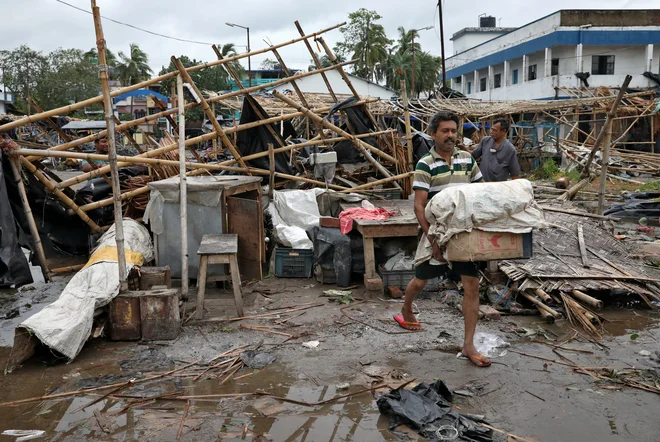 Uničenje v Zahodni Bengaliji je velikansko. FOTO: Rupak De Chowdhuri/Reuters