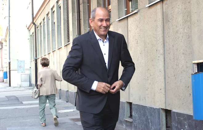 Celjsko višje sodišče je zavrnilo pritožbo Janeza Janše glede plačila odškodnine v višini 6000 evrov novinarki RTV Slovenija Evgeniji Carl zaradi žaljivega tvita. FOTO: Brane Piano