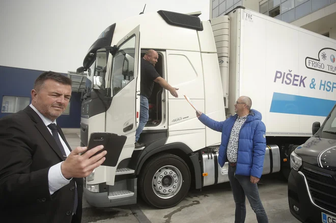 Prevozniki bodo čakali do polnoči, če jim vlada ne bo ustregla, bodo protestirali. FOTO: Jure Eržen