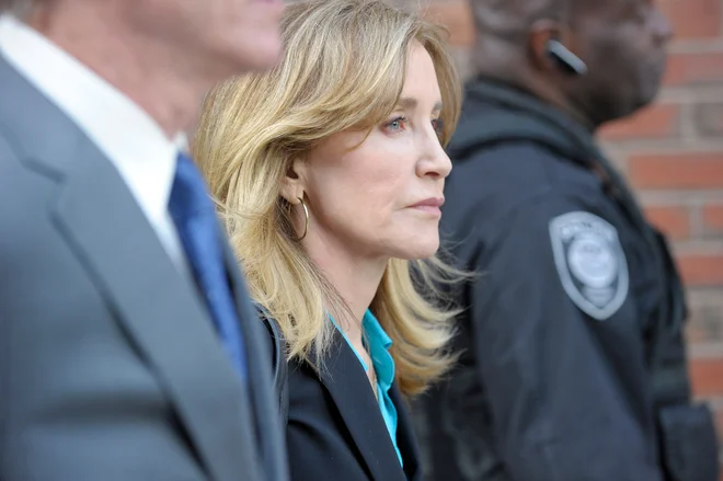 Felicity Huffman je svojo kazen že odsedela, dva tedna zapora sta naposled postala enajst dni, in sicer v zaporu na območju San Francisca. FOTO: Joseph Prezioso/AFP