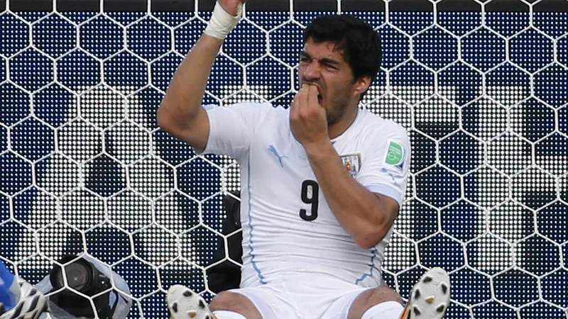 Fotografija: Luis Suarez se je postavil v vlogo žrtve. FOTO: Reuters