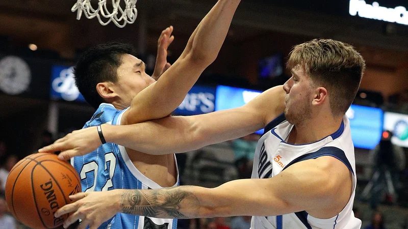 Fotografija: Slovenski košarkar se počuti odlično v majici Dallas Mavericks.