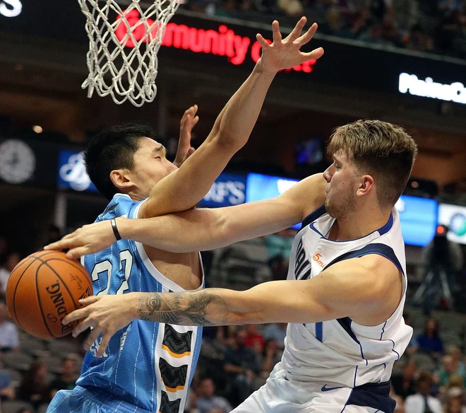 Slovenski košarkar se počuti odlično v majici Dallas Mavericks.
