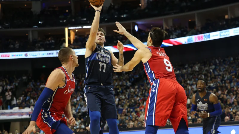 Fotografija: Luka Dončić se je spet izkazal z dvomestnim številom doseženih točk. FOTO: AFP