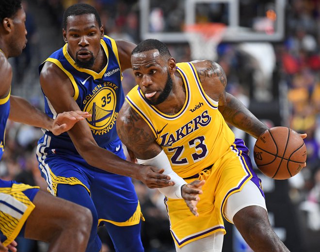 Na LeBrona Jamesa (23) v dresu LA Lakers se bomo morali še navaditi. Tudi Kevin Durant (levo). FOTO: Reuters