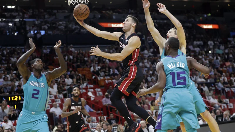 Fotografija: Goran Dragić vodi na Facebooku in Twitterju, ne pa tudi na Instagramu. FOTO: Lynne Sladky/AP