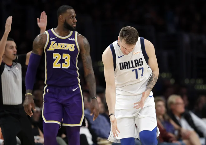 Luka Dončić se je takole veselil zadete trojke. FOTO: AP