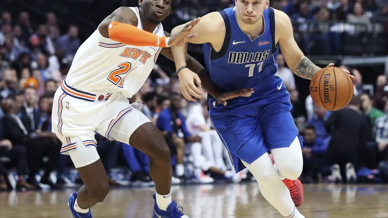 Luka Dončić je v zadnjih osmih minutah in pol dosegel 10 točk. FOTO: Kevin Jairaj/Reuters