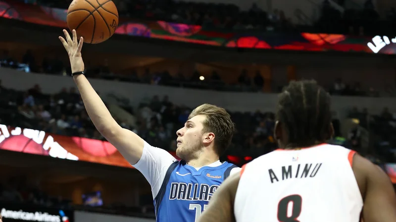 Fotografija: Luka Dončić je bil po vrnitvi takoj spet najboljši strelec Dallasa. FOTO: Ronald Martinez/AFP