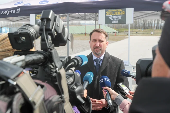 Razrešitev Velova je vladi v četrtek predlagal svet AVP, ker članom sveta ni ustrezno pojasnil dogodka, povezanega s poškodbo službenega avtomobila. FOTO: Marko Feist