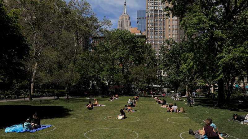 Fotografija: Na varni razdalji v newyorškem parku Madison Square Foto Reuters