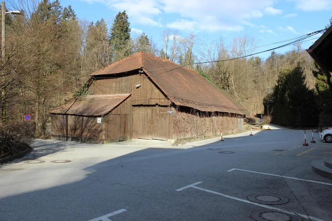 Nekdanje gospodarsko poslopje je bilo ena starejših stavb domačije in gostilne Čad. Foto arhiv biroja Arhitektura 2211