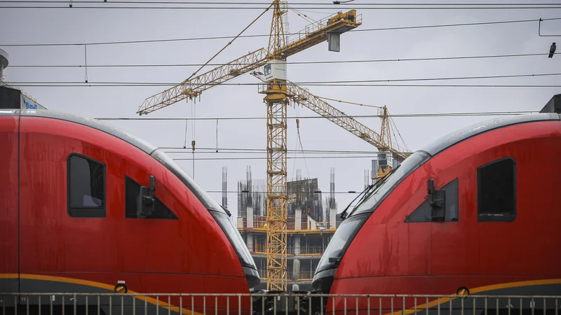 Fotografija: Ključno je, da so pomoči učinkovite in na razpolago vse do konca okrevanja, to pa je precej dlje, kot vlada načrtuje zdaj. Foto Jože Suhadolnik