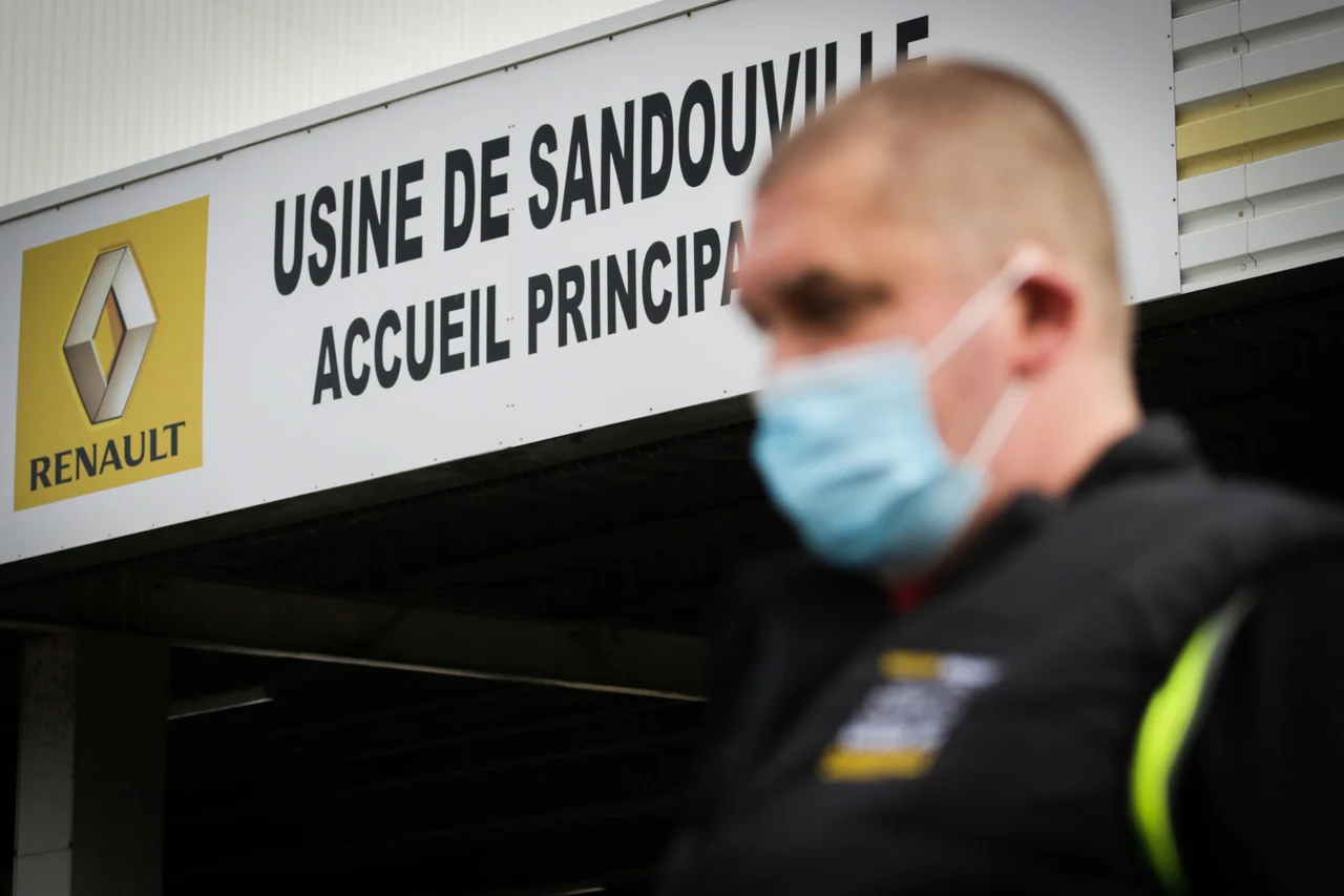 Fotografija: Francoski Renault je v težavnem položaju, pričakuje pet milijard evrov državnega posojila. FOTO: AFP