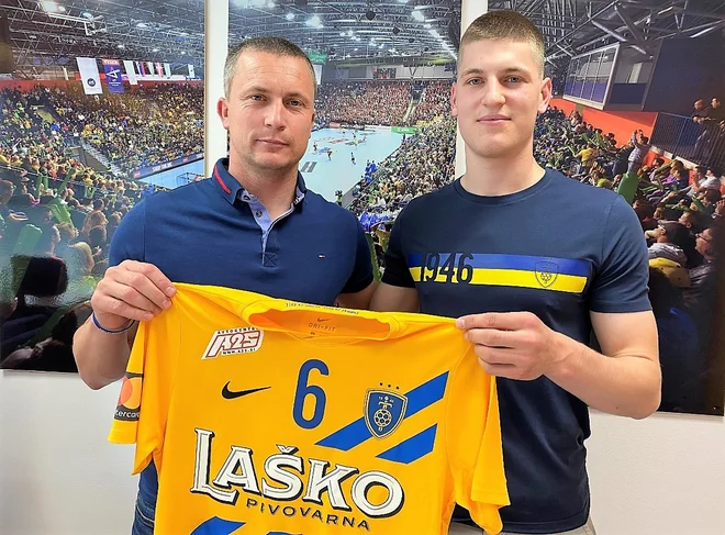 Direktor kluba Rok Plankelj je izrekel dobrodošlico novi okrepitvi. FOTO: CPL