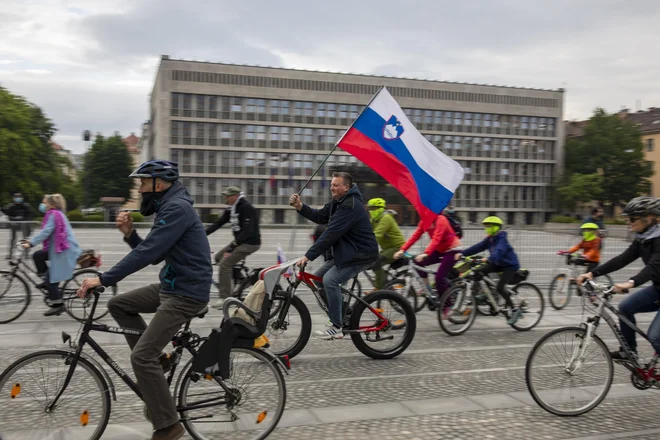 Kmalu bo dovoljeno zbiranje do 500 ljudi, na protestih pa je običajno več ljudi. FOTO: Voranc Vogel