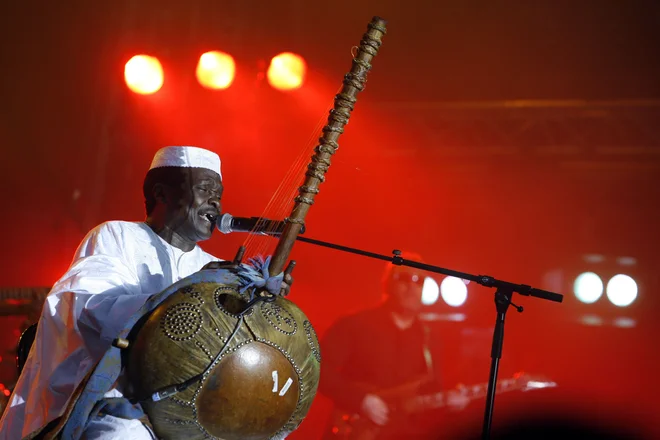 Kanté je bil znan kot ugleden igralec kora - zahodnoafriška harfa. Njegova pesem Yéké Yéké je postala velik hit v poznih osemdesetih in je doživela številne remikse. FOTO: Clemens Bilan/AFP