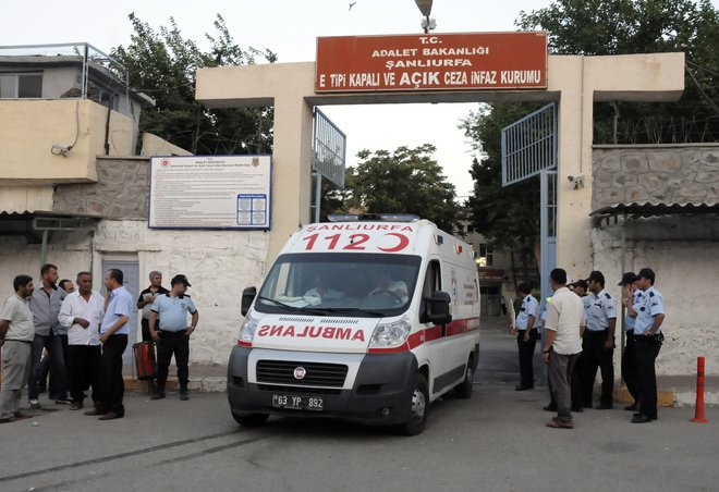 Koronavirus se širi tudi v turških zaporih. FOTO: Reuters