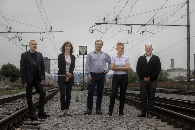 Finalisti Delove nagrade Kresnik: Sebastijan Pregelj, Veronika Simoniti, Branko Cestnik,&nbsp;Suzana Tratnik in Jiri Kočica. Foto Voranc Vogel