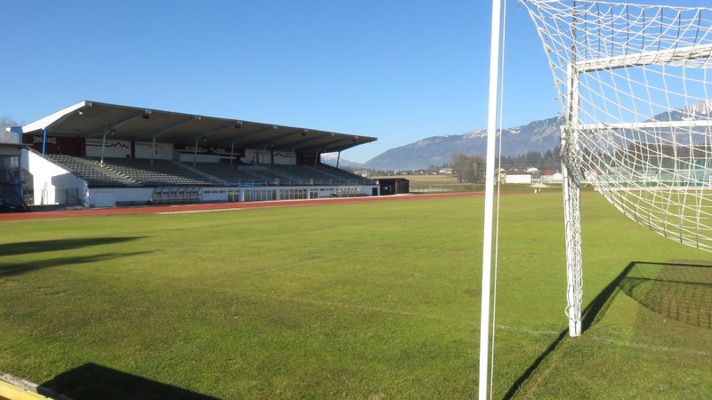Fotografija: Kranjski stadion bo v prihodnjem času brez nogometa. FOTO: Blaž Račič