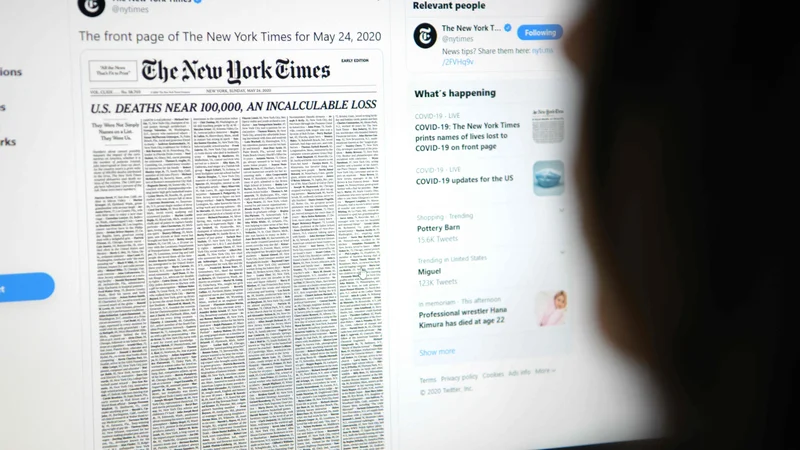 Fotografija: Ženska iz Kalifornije na računalniku bere današnjo naslovnico New York Timesa. Foto Agustin Paullier Afp