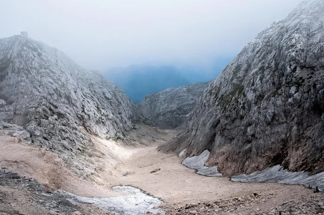 Na izletih po goratem svetu lahko poleg lepot in zadovoljstva doživimo tudi nesreče in neprijetnosti.  FOTO: Shutterstock