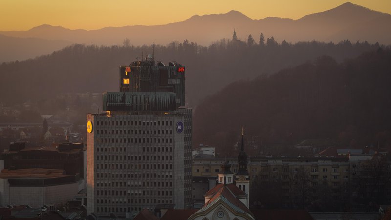 Fotografija: Pogled na NLB iz Ljubljanskega gradu, Ljubljana 23. december 2018

[NLB, Ljubljana, Motivi, stavbe]