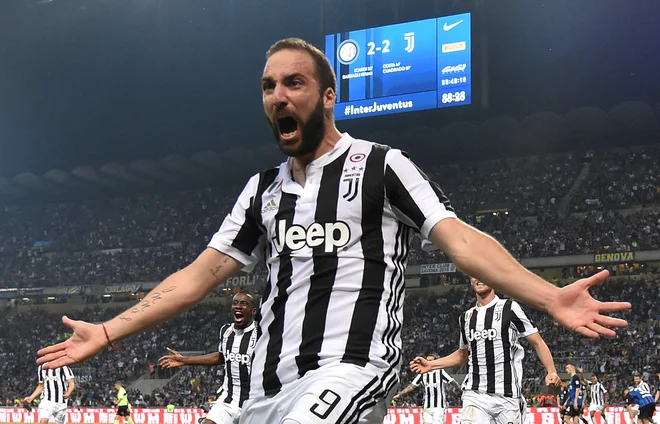 Če bi bilo mogoče izbrati, bi se Gonzalo Higuain vrnil k River Plate, kjer je tudi nogometno odraščal. FOTO: Reuters
