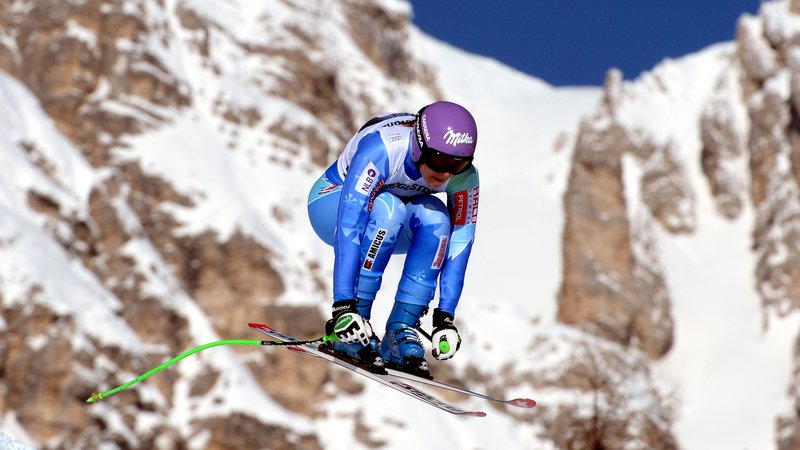 Fotografija: Italijansko smučarsko središče Cortina d'Ampezzo je bilo tudi prizorišče svetovnega pokala, kjer je z nasmehom tekmovala slovenska alpska smučarka Tina Maze. Z zmago na januarskem smuku leta 2014 je napovedala olimpijsko zlato v Sočiju. FOTO: AFP