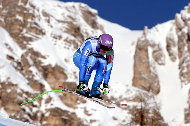 Italijansko smučarsko središče Cortina d&#39;Ampezzo je bilo tudi prizorišče svetovnega pokala, kjer je z nasmehom tekmovala slovenska alpska smučarka Tina Maze. Z zmago na januarskem smuku leta 2014 je napovedala olimpijsko zlato v Sočiju. FOTO: AFP