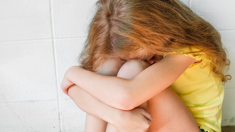 Fotografija: Nepazljivost in naivnost otrok pri spletni komunikaciji lahko na koncu vodi v spolne zlorabe. FOTO: Shutterstock