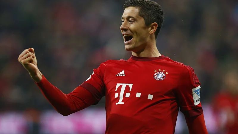 Fotografija: Robert Lewandowski je nekoč tresel mreže za Borussio Dortmund, zdaj je neusmiljen strelec v rdečem Bayernovem dresu. FOTO: Reuters