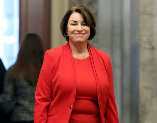 WASHINGTON, DC - FEBRUARY 03: Democratic presidential candidate Sen. Amy Klobuchar (D-MN) arrives at the U.S. Capitol to attend the impeachment trial of President Donald Trump on February 3, 2020 in Washington, DC. Closing arguments begin today after the Senate voted to block witnesses from appearing in the impeachment trial. The final vote is expected on Wednesday. Mark Wilson/Getty Images/AFP<br />
== FOR NEWSPAPERS, INTERNET, TELCOS &amp; TELEVISION USE ONLY == Foto Mark Wilson Afp
