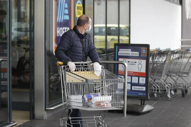 Za zaprtje trgovin ob nedeljah so se med drugim izrekli nekateri sindikati. FOTO: Leon Vidic/Delo