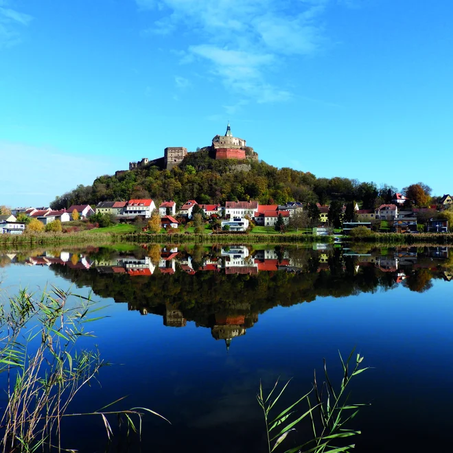 Na vrhu davno ugasnjenega vulkana je tudi Güssing, najstarejša ohranjena trdnjava na Gradiščanskem. FOTO: Burgenland