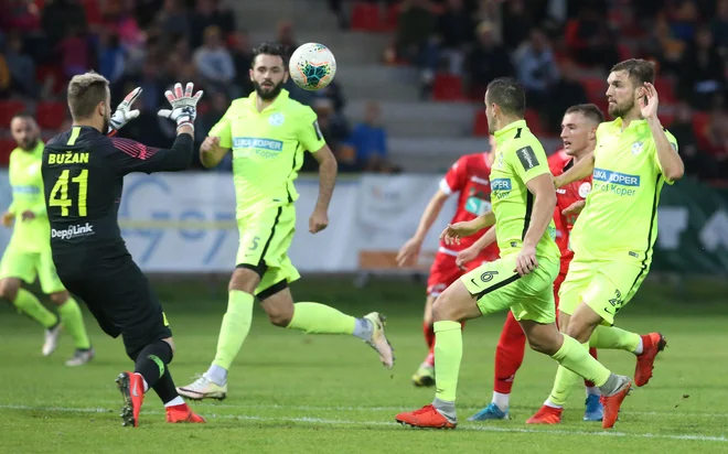 Koprčani so v minuli sezoni v pokalnem tekmovanju izločili Maribor, v četrtfinalu pa jih je po hudem boju izločil Aluminij. FOTO: Tadej Regent/Delo