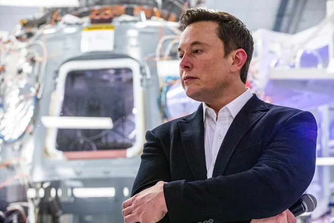 Ekscentrični Elon Musk je s partnerko Grimes najmlajšemu sinu dal ekscentrično ime X AE A-XII. FOTO: Philip Pacheco/AFP