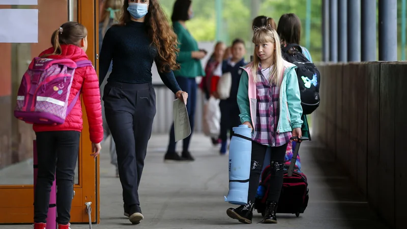 Fotografija: Psiholog Kristijan Musek Lešnik o novi situaciji: »Otroci so lahko izredno odporni, ko so soočeni s spremembami v življenju. Manjši del otrok bo lahko to epidemijo doživel kot travmatski dogodek. To so predvsem tisti, kjer je bilo v družinah veliko tesnobe, stresa, panike …« FOTO: Matej Družnik/Delo