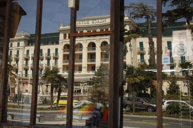 Hotel Kempinski Palace bo vrata odprl 11. junija. Foto Jure Eržen
