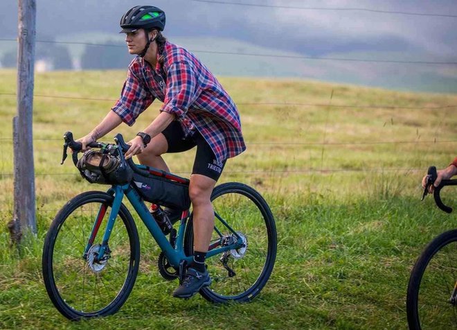 Čeprav so ta kolesa namenjena tako imenovanemu »makadamkanju« (gravel cycling), se lahko z njimi odpravite na počitnice. FOTO: Shutterstock