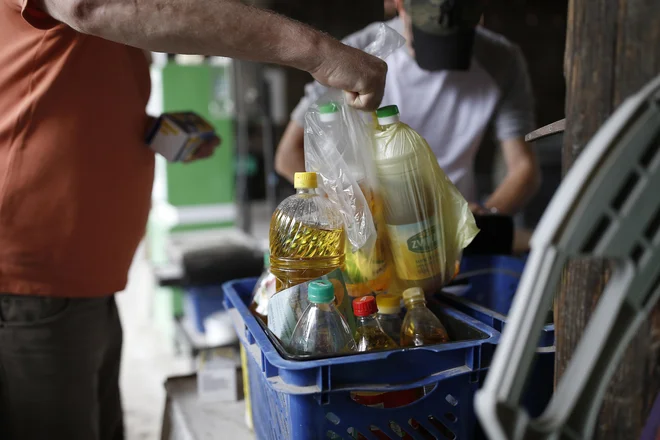 Zaposlena v komunalnem podjetju Prodnik sta začela opozarjati na kršitve pravic agencijskih delavcev, nato pa med epidemijo ostala brez dela. FOTO: Blaž Samec/Delo